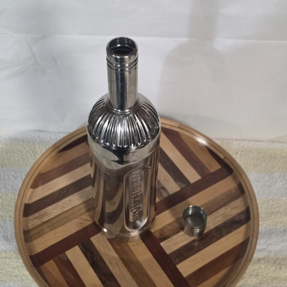 Southern Comfort Cocktail Mixer Shaker Silver Strainer Adult Beverages Decor